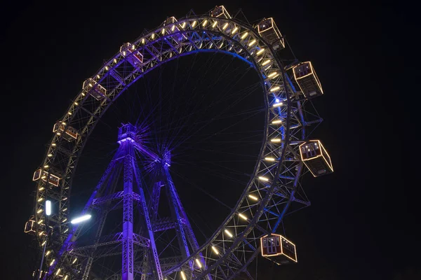 Ferris Rueda Noche Carnaval Colorido Círculo Iluminación Construcción Forma Objeto — Foto de Stock