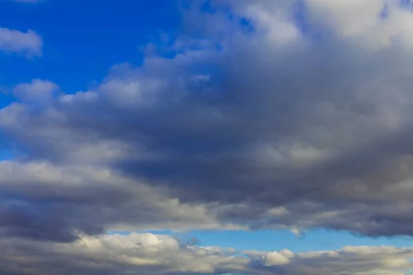 Blauer Himmel Grau Regnerische Wolken Natur Hintergrund Malerische Aussicht Vor — Stockfoto