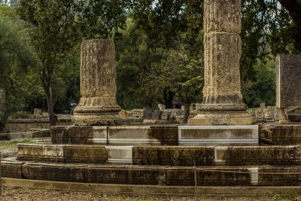 Destruída Arquitetura Antiga Exemplo Sujo Colunas Mármore Antigo Jardim Livre — Fotografia de Stock