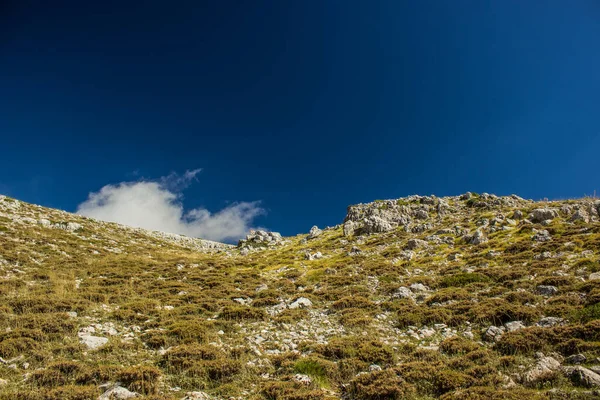 Picturesque Mountain Rock Nature Landscape Good Place Hiking Vivid Blue — Stock Photo, Image