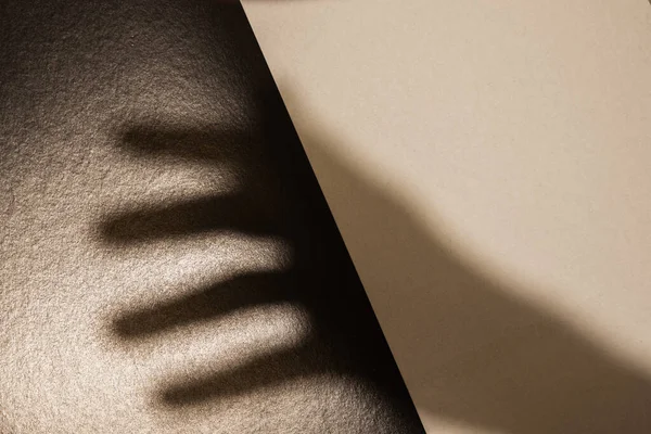 Sombra Mano Humana Sobre Papel Blanco Negro Textura Fondo Deslumbramiento — Foto de Stock