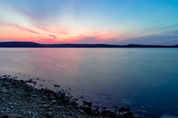 Длительное Воздействие Пейзаж Живописный Вид Сумеречный Вечер Береговой Линии Реки — стоковое фото