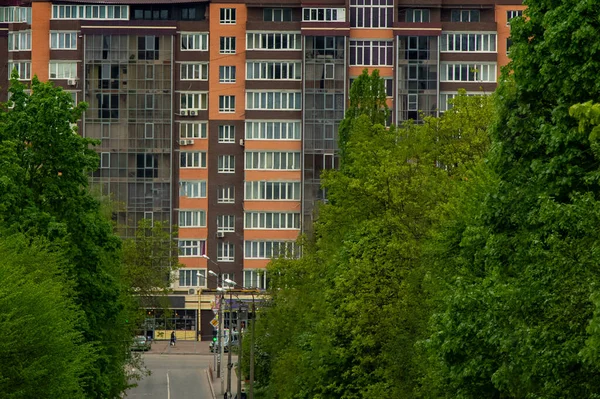 Város Utca Zöld Városi Mérföldkő Kilátás Fák Lombozat Előtér Évjárat — Stock Fotó