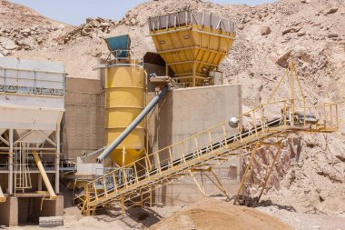 Fabrika endüstriyel kirliliği ortadan kaldırıyor. Ekoloji sorunu ve Ortadoğu Çölünde küresel ısınma nedeni.