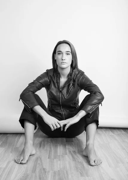 Grayscale Portrait Young Woman Wearing Leather Jacket — Stock Photo, Image