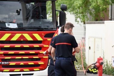 itfaiye tugay içinde Fransız