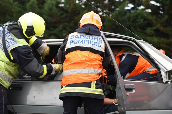 Französische Feuerwehr im Einsatz — Stockfoto