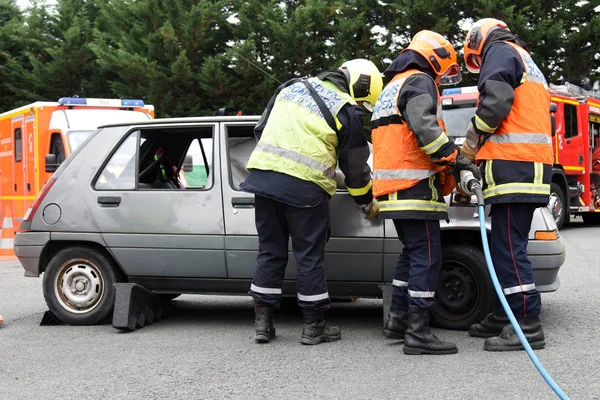 Französische Feuerwehr im Einsatz — Stockfoto