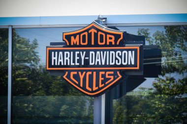 Fransa 'da Harley Davidson tabelası