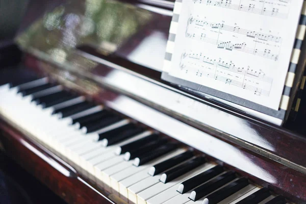 Instrumento musical de jazz de piano, Acercamiento del teclado de piano, Teclado de piano —  Fotos de Stock