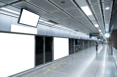 Boş promosyon afiş ekran kapalı, içinde reklam duvarda