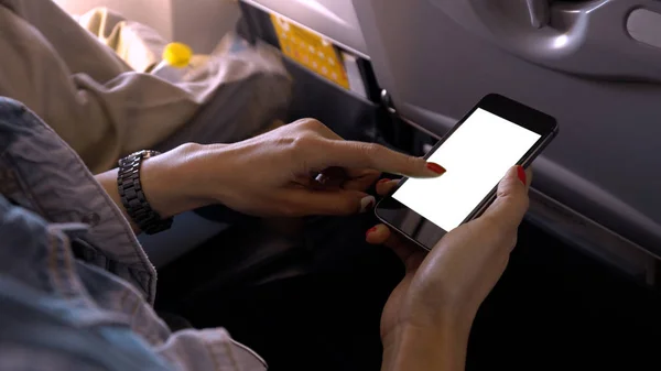 触摸和滑动手机屏幕上的飞机或飞机, b — 图库照片
