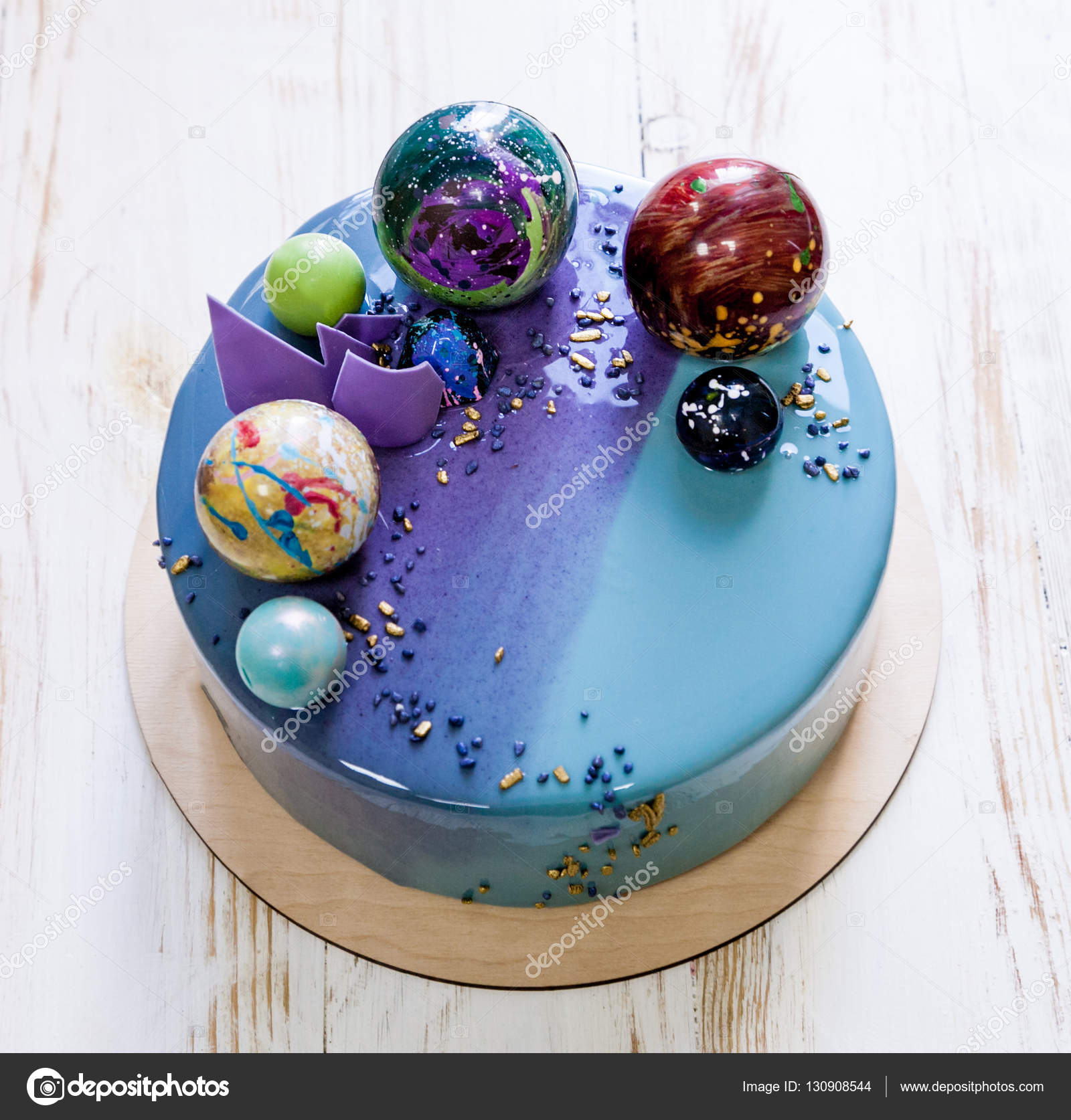 depositphotos_130908544-stock-photo-modern-trendy-mousse-cake-with