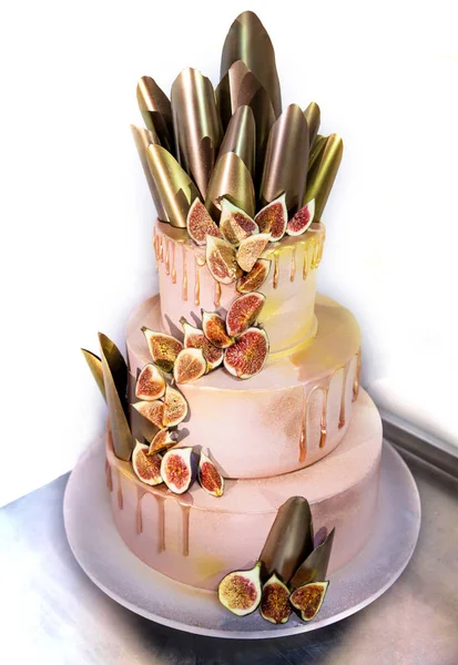 チョコレート装飾と新鮮なイチジクのロイヤル ウエディング ケーキ — ストック写真