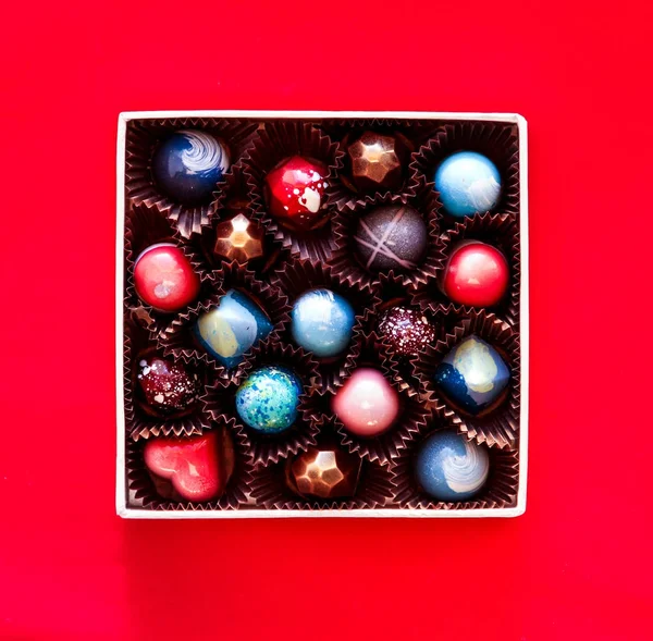 Çikolata Boyalı Bir Hediye Kutuları Içinde Bonbon Şeker — Stok fotoğraf