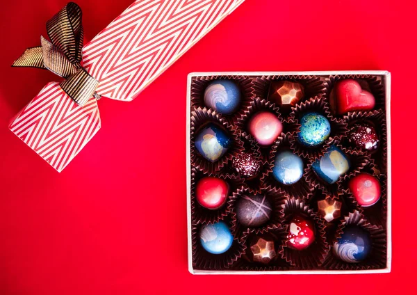 Çikolata Boyalı Bir Hediye Kutuları Içinde Bonbon Şeker — Stok fotoğraf