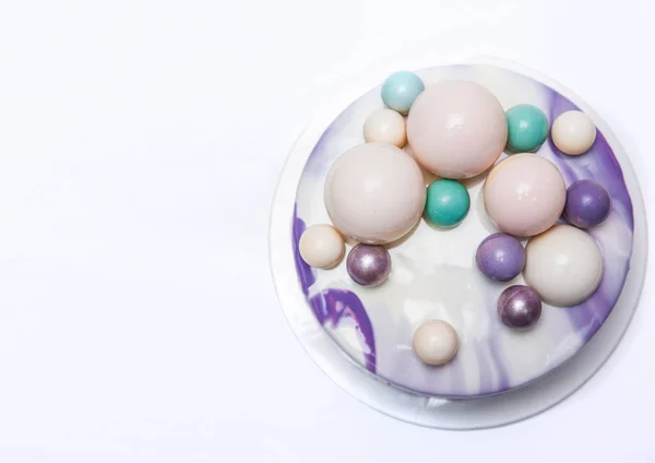 Gâteau Mousse Violette Décoré Boules Chocolat — Photo