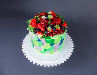 Yaz berry kek çilek ve yaban mersini