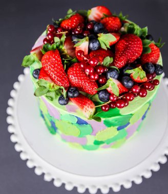 Yaz berry kek çilek ve yaban mersini