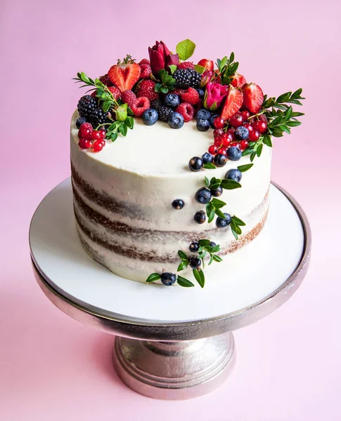 Gateau Aux Fruits Et Baies D Ete Passion Piece Stock Photo
