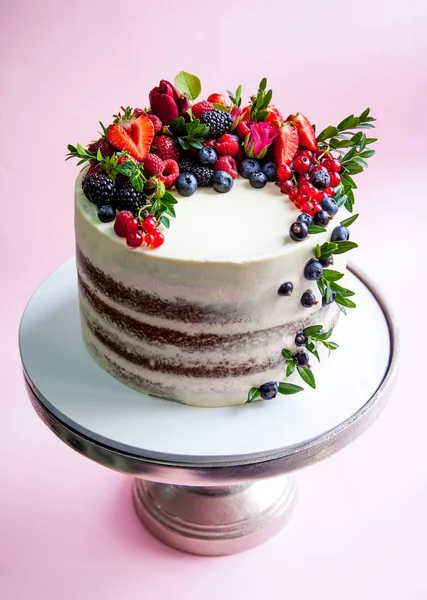 Gateau Aux Fruits Et Baies D Ete Passion Piece Stock Photo Gateau Aux Fruits Et Baies D Ete Passion Piece Stock Photo
