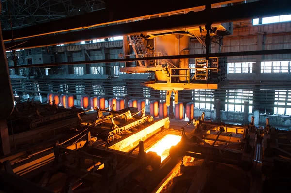 El proceso de producción en el laminador — Foto de Stock