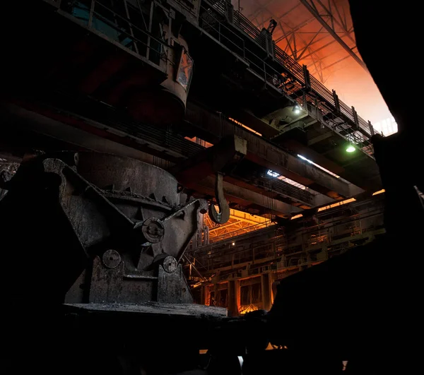 Das Innere eines Stahlwerks — Stockfoto