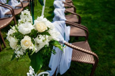 Açık havada düğün dekore edilmiş. Dekor düğün.