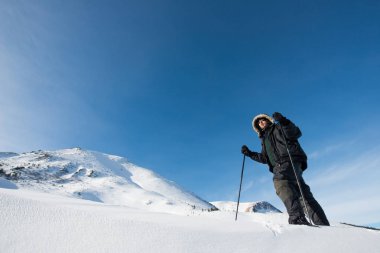 dağcı karlı dağlarda trekking Polonyalılar ile