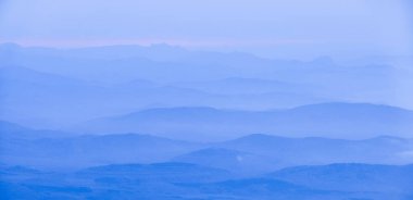 Blue Dağları ile peyzaj