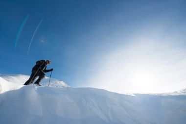 dağcı karlı dağlarda trekking Polonyalılar ile