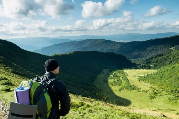 Viajero Con Mochila Las Montañas — Foto de Stock