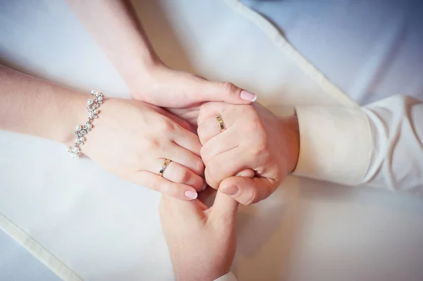 Ein Liebespaar Hält Händchen Menschenhände Mann Und Frau — Stockfoto