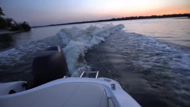 Barco Motor Viaja Alta Velocidad Largo Del Río Vista Desde — Vídeos de Stock