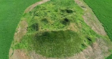 İskitler Kralı Solokha 'nın mezar höyüğünün manzarası, hava manzarası..