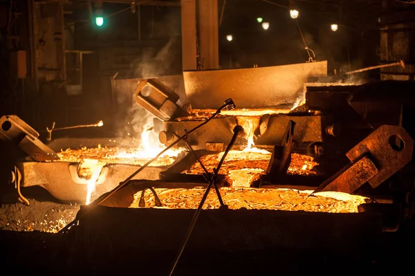 Pouring Liquid Titanium Slag Arc Furnace — Stock Photo, Image