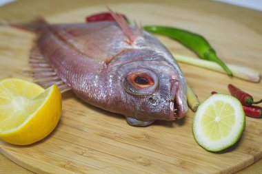 taze Atlantik balığı (balık pazarı)