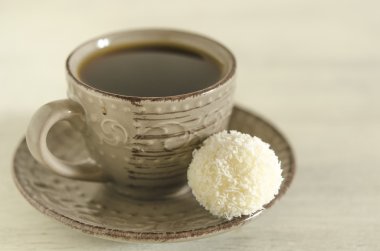 Kahve fincan şekerle beyaz Hindistan cevizi