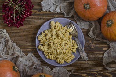 Makarna kabak krema sos ve mavi peynir ile  