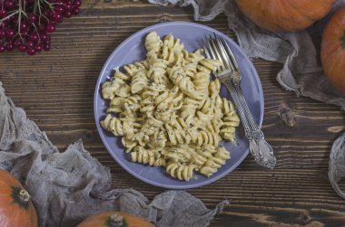 Makarna kabak krema sos ve mavi peynir ile  