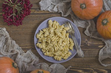 Makarna kabak krema sos ve mavi peynir ile  