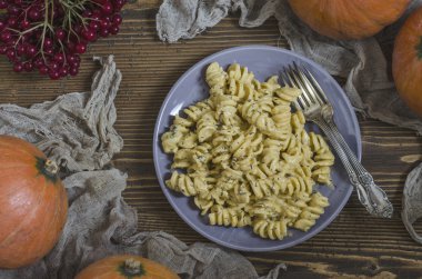 Makarna kabak krema sos ve mavi peynir ile  