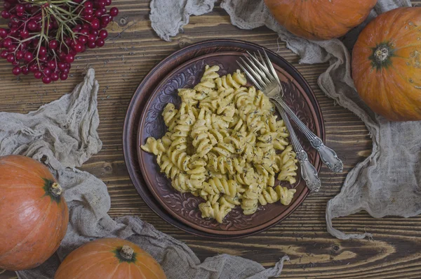 Pasta con salsa de crema de calabaza y queso azul —  Fotos de Stock