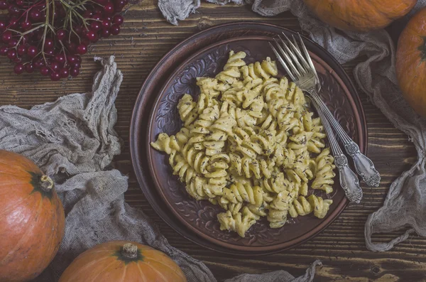 Pasta con salsa de crema de calabaza y queso azul —  Fotos de Stock