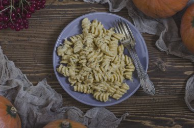 Makarna kabak krema sos ve mavi peynir ile  