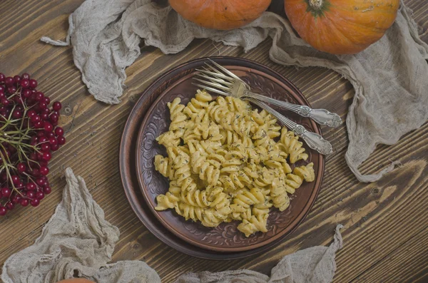 Pasta con salsa de crema de calabaza y queso azul —  Fotos de Stock