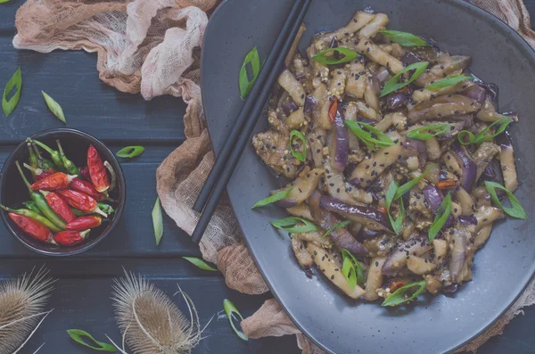 Kinesiska aubergine med soja och chili — Stockfoto