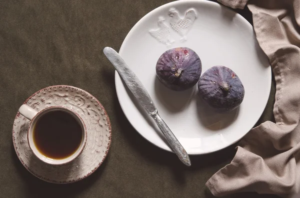 Bruschetta füme suluguni bal ve incir ile — Stok fotoğraf