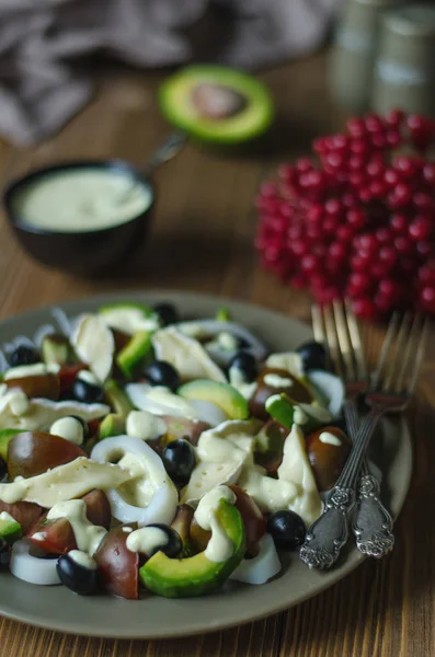 Avocado Salad with tomatoes olives calamari and brie cheese — Stock Photo, Image