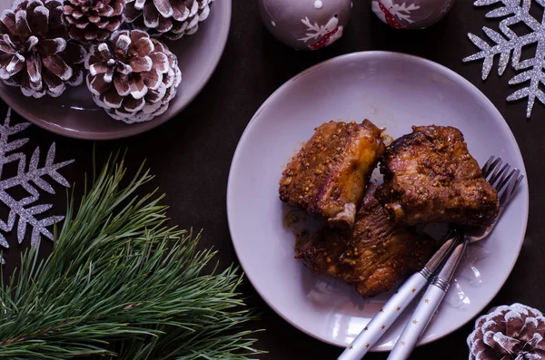 Spicy ribs with soy sauce and mustard and cones — Stock Photo, Image